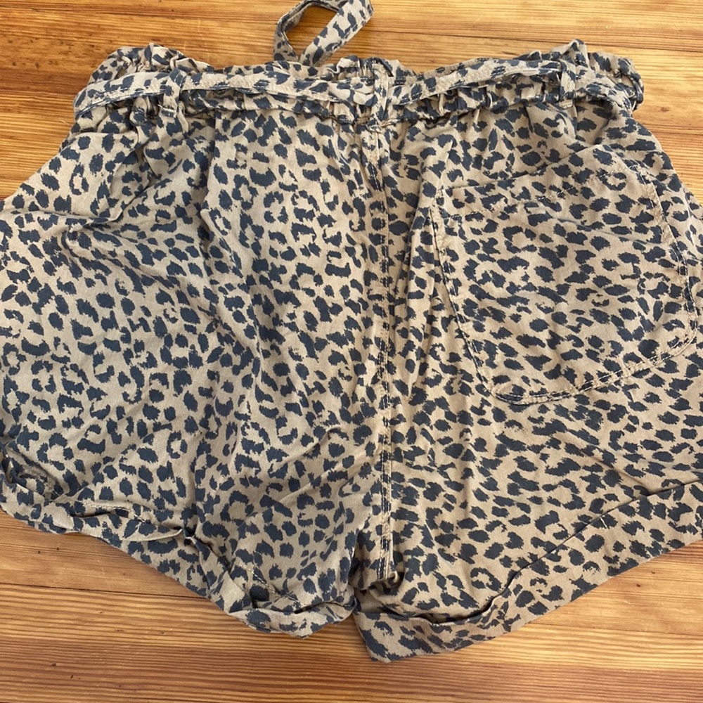 Aerie Cheetah Print Shorts- size M, adjustable/removable belt - Picture 2 of 3